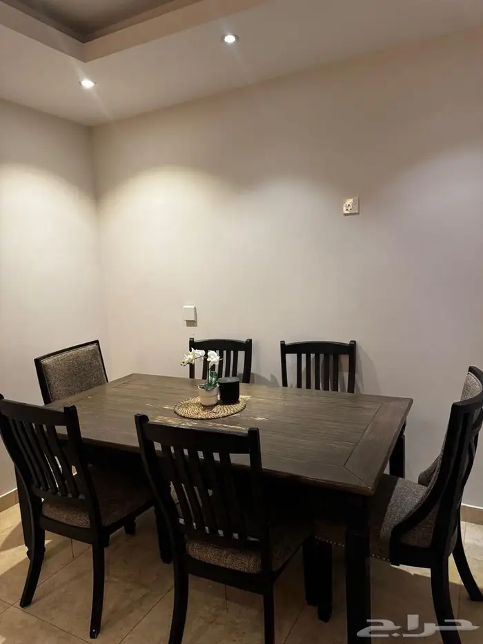 طاولة طعام من ماركة شي ان 0