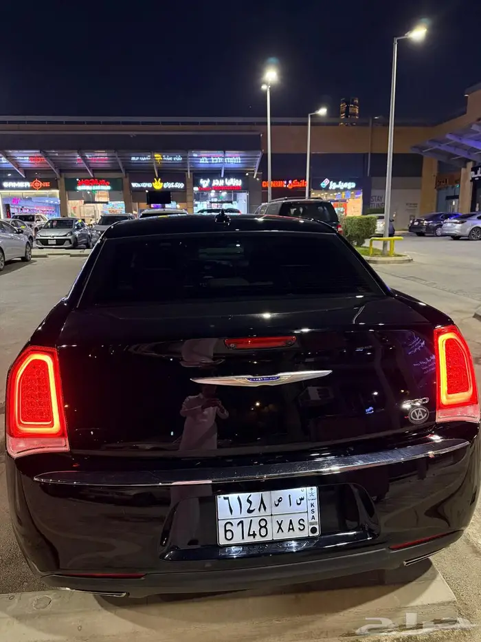 كرايسلر 300   فخامة الأسود الأمريكي   2019 بحالة ممتازة 4