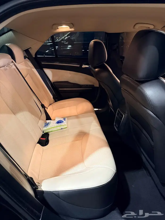 كرايسلر 300   فخامة الأسود الأمريكي   2019 بحالة ممتازة 8