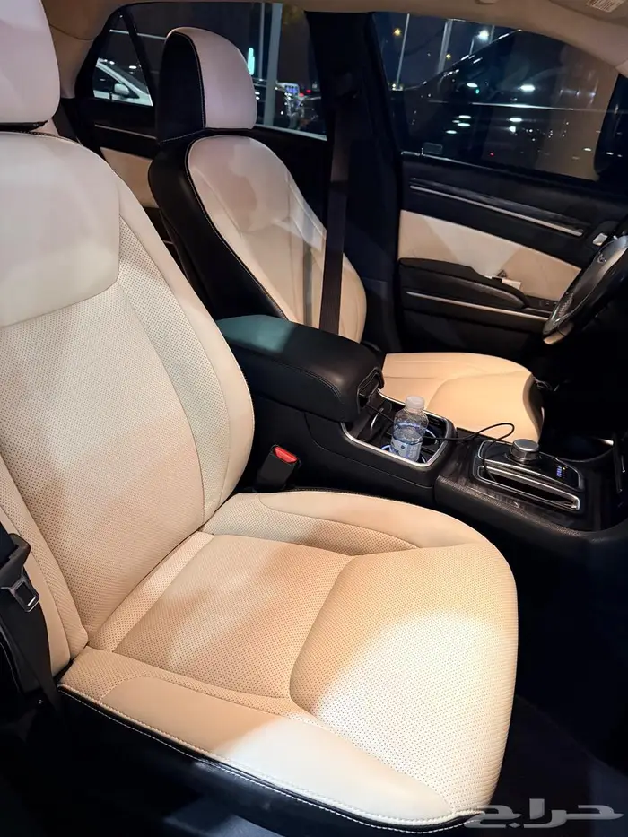 كرايسلر 300   فخامة الأسود الأمريكي   2019 بحالة ممتازة 7