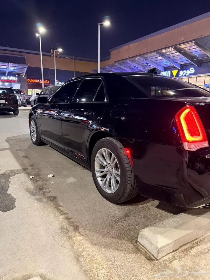 كرايسلر 300   فخامة الأسود الأمريكي   2019 بحالة ممتازة 2