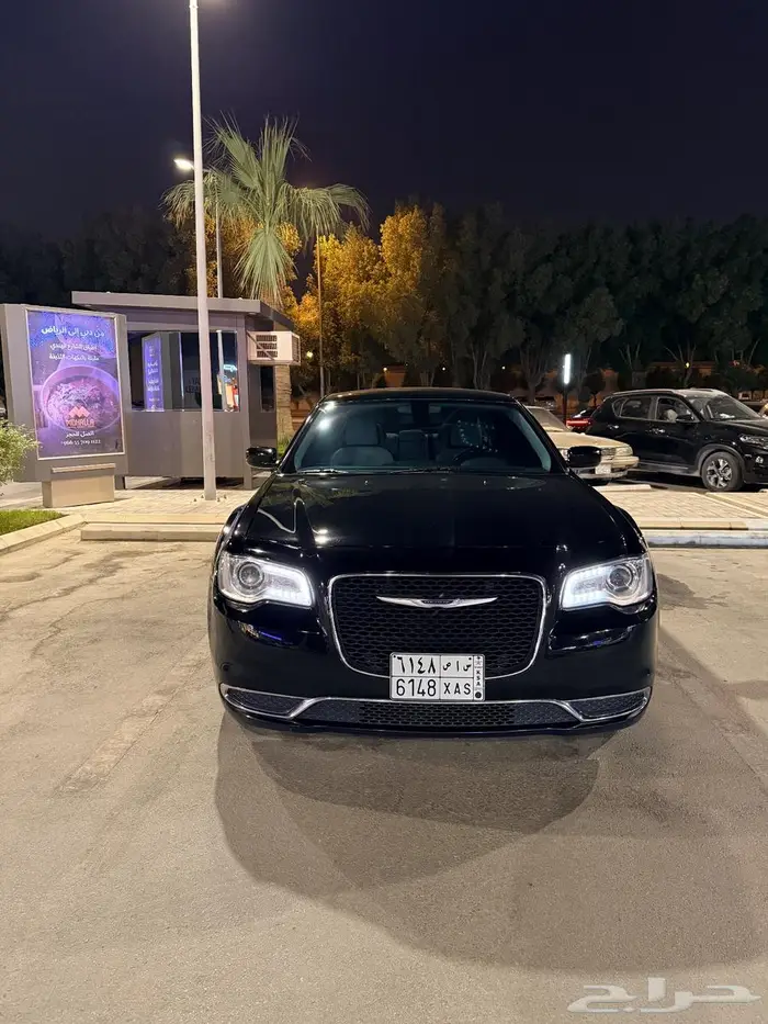 كرايسلر 300   فخامة الأسود الأمريكي   2019 بحالة ممتازة 5