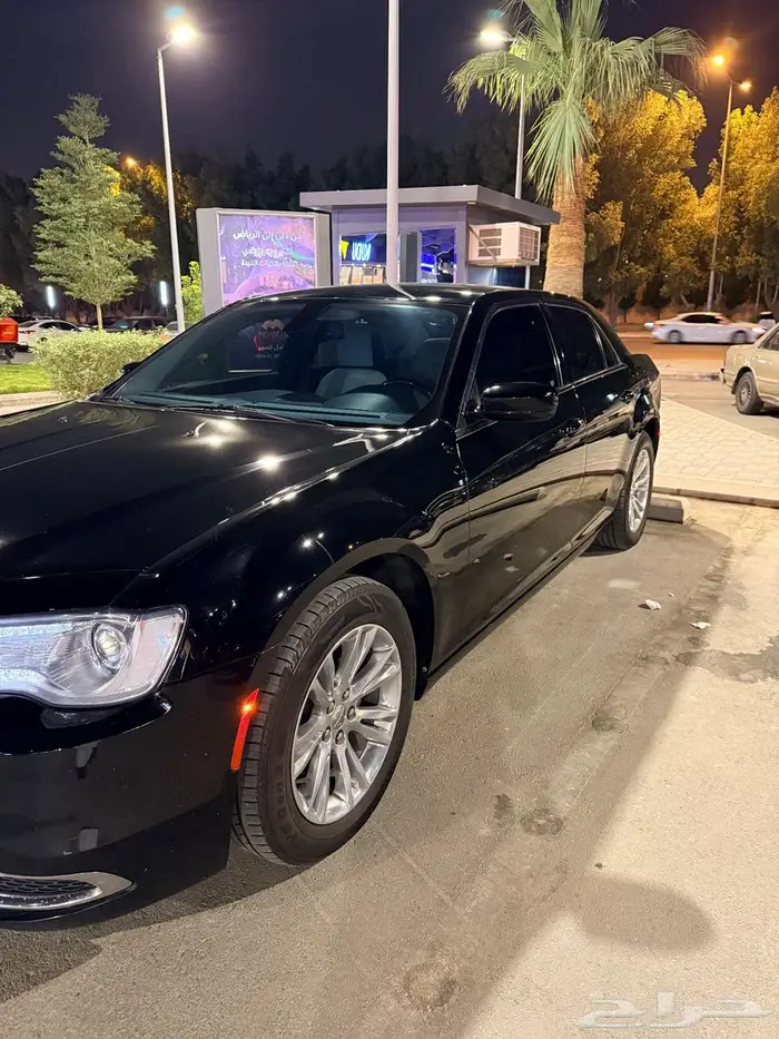كرايسلر 300   فخامة الأسود الأمريكي   2019 بحالة ممتازة 1