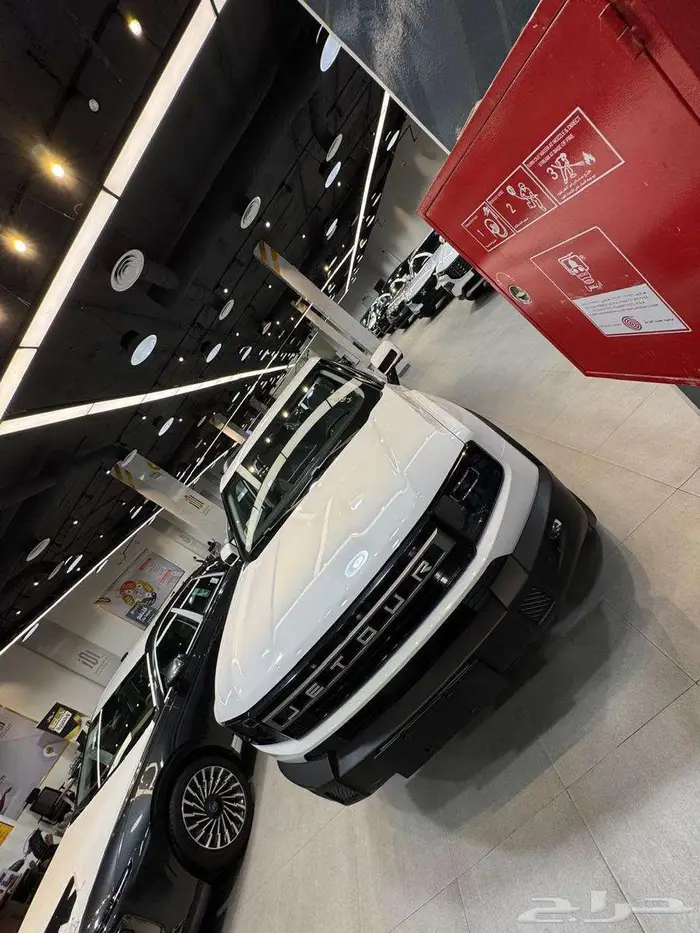 جيتور T1 لاكجري 2026 اسود وابيض 8