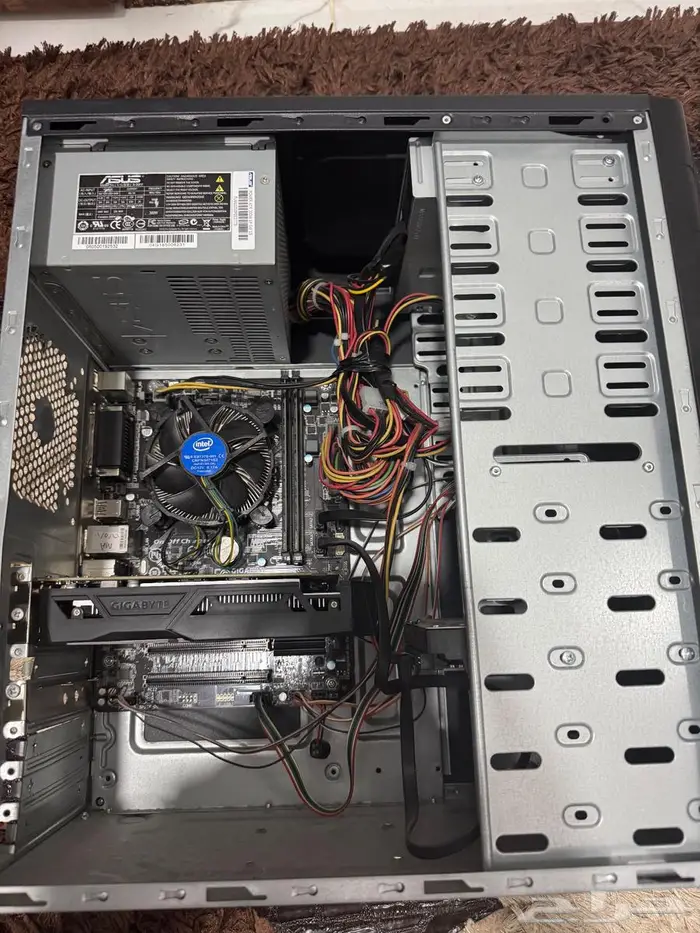 للبيع كمبيوتر بي سي 1