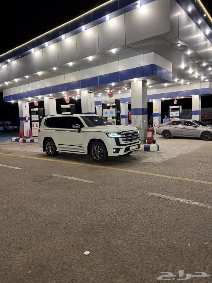تويوتا لاندكروزر VX 2023 سعودي وكالة فل كامل 3