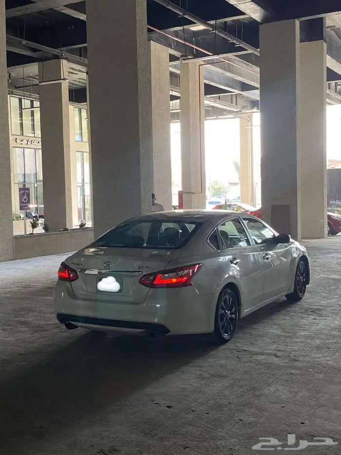 للبيع سيارة التيما نيسان 2017 1