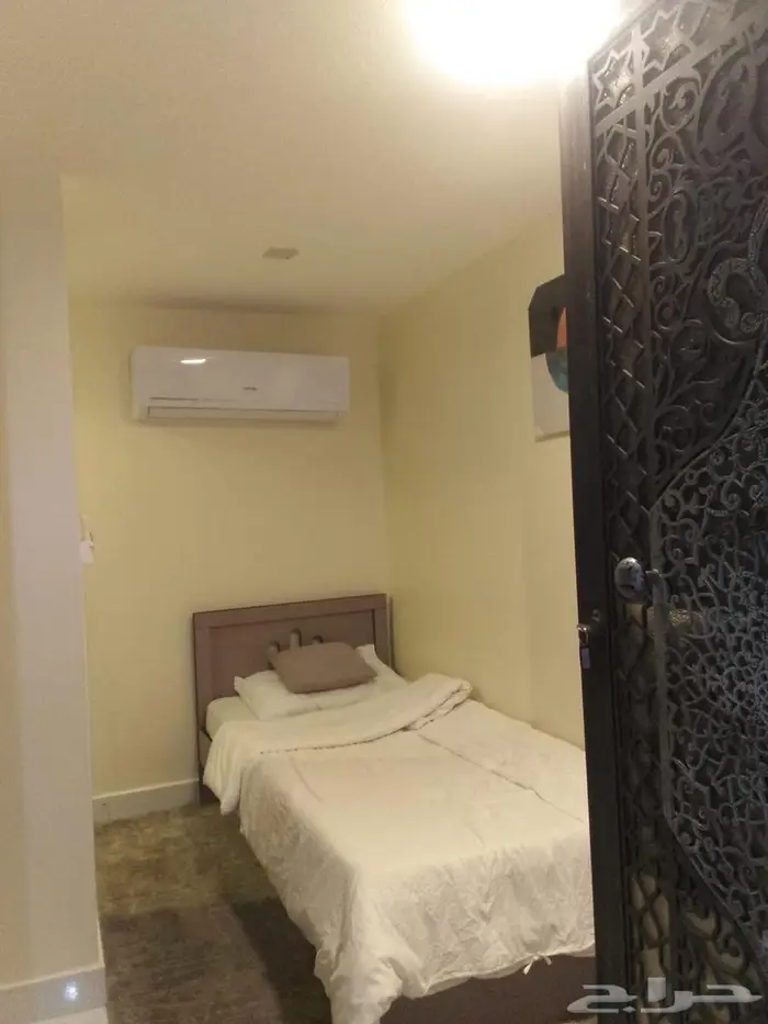 غرفة مؤثثه للايجار خلف ممشى الروضة المطار شخص واحد 4