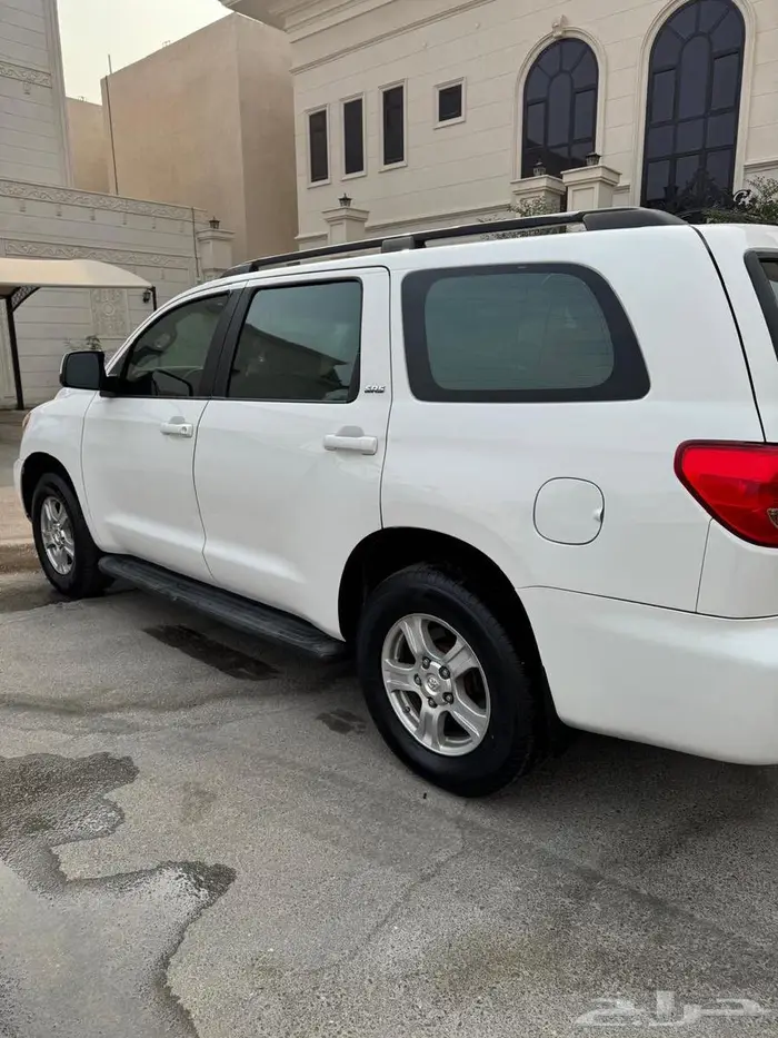 للبيع سيكويا 2011 1