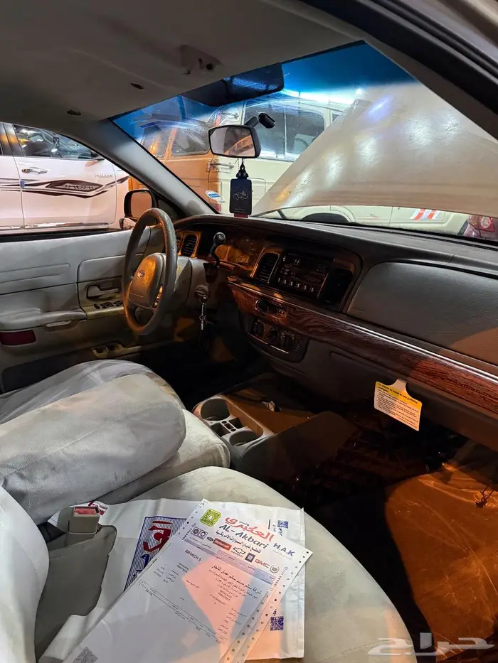 للبيع فورد فكتوريا 2001 4