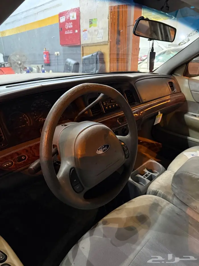 للبيع فورد فكتوريا 2001 1