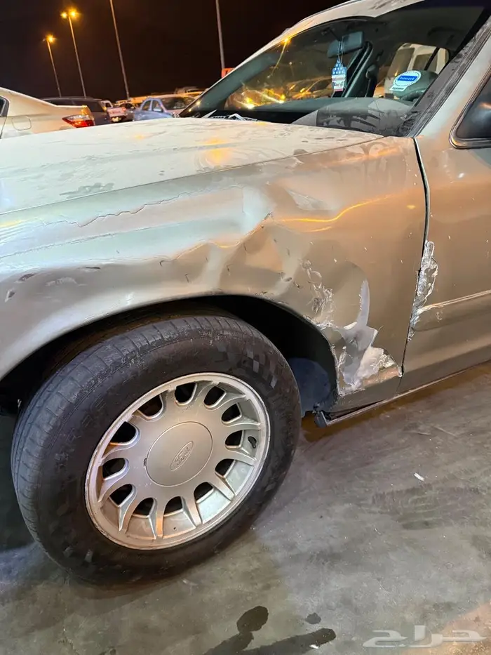 للبيع فورد فكتوريا 2001 6