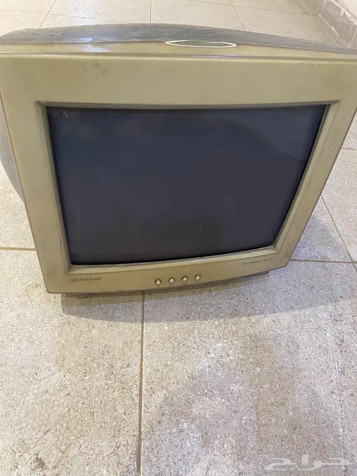 سرير طبي وشاشه كمبيوتر 4