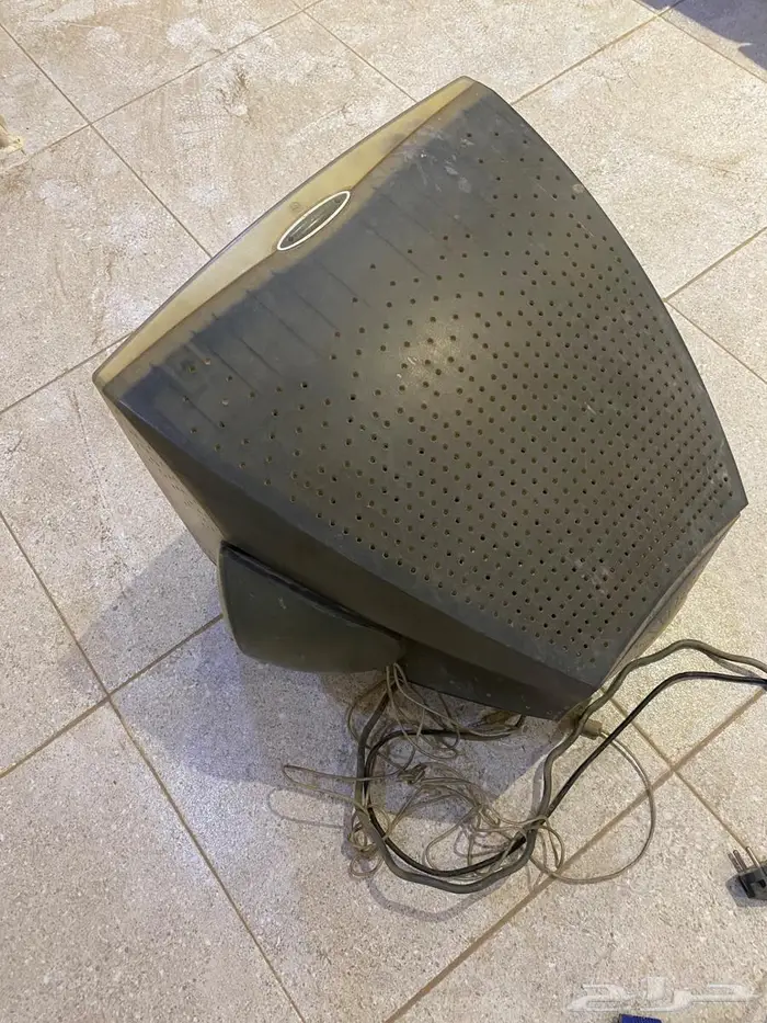 سرير طبي وشاشه كمبيوتر 5