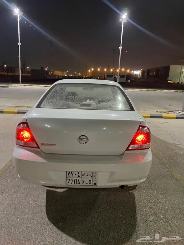 للبيع نيسان صني2012 تماتيك 4