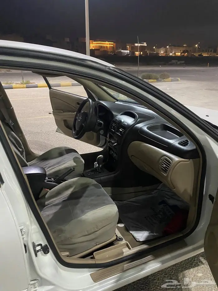 للبيع نيسان صني2012 تماتيك 7