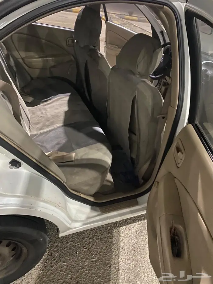 للبيع نيسان صني2012 تماتيك 12