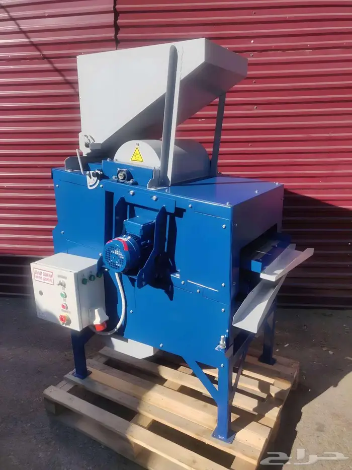 آلة تنظيف الحبوب المنخلي ة UKS 06 0