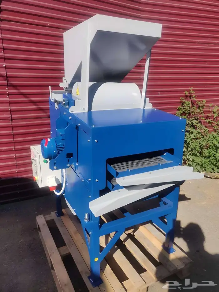 آلة تنظيف الحبوب المنخلي ة UKS 06 3