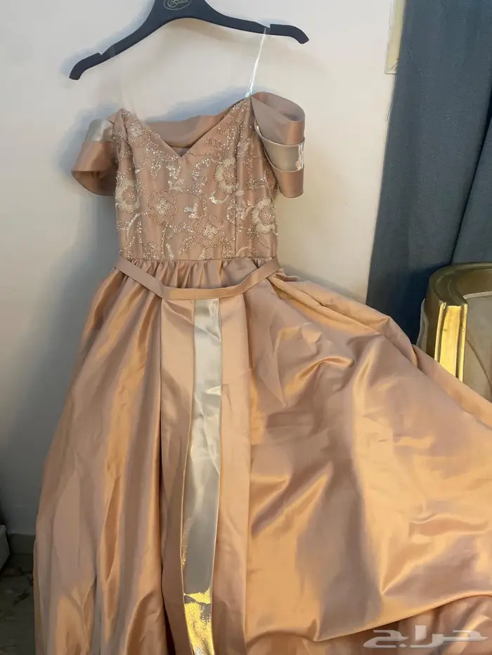 للبيع فستان 0