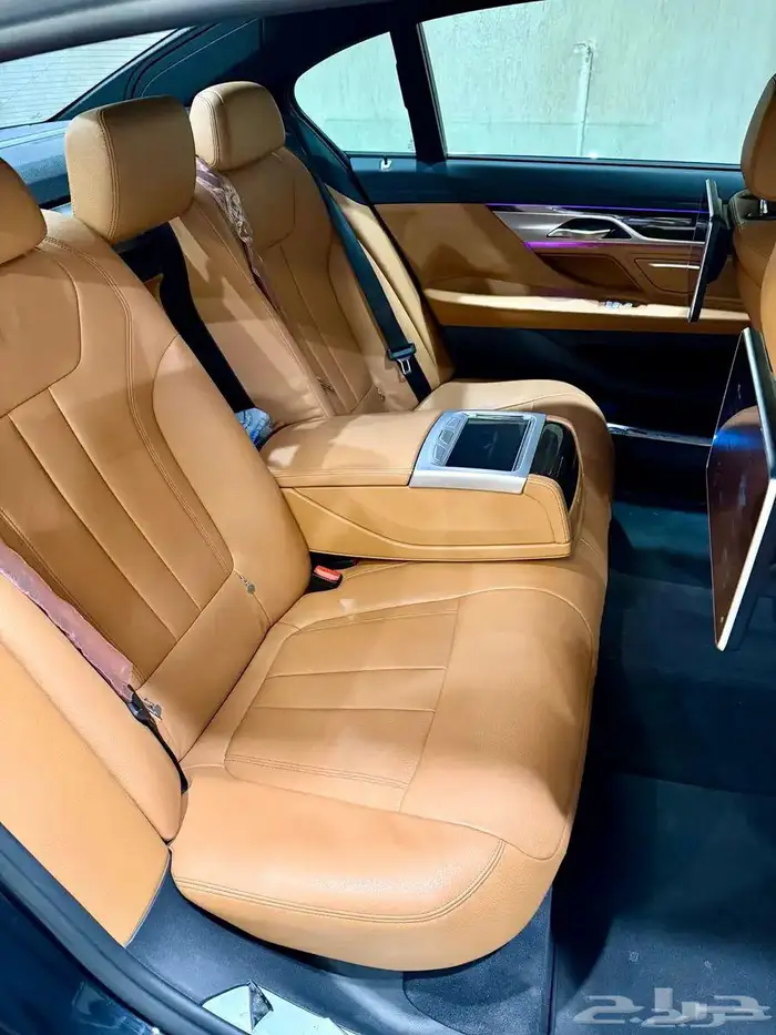 للبيع BMW740li 2018 فل كامل 15