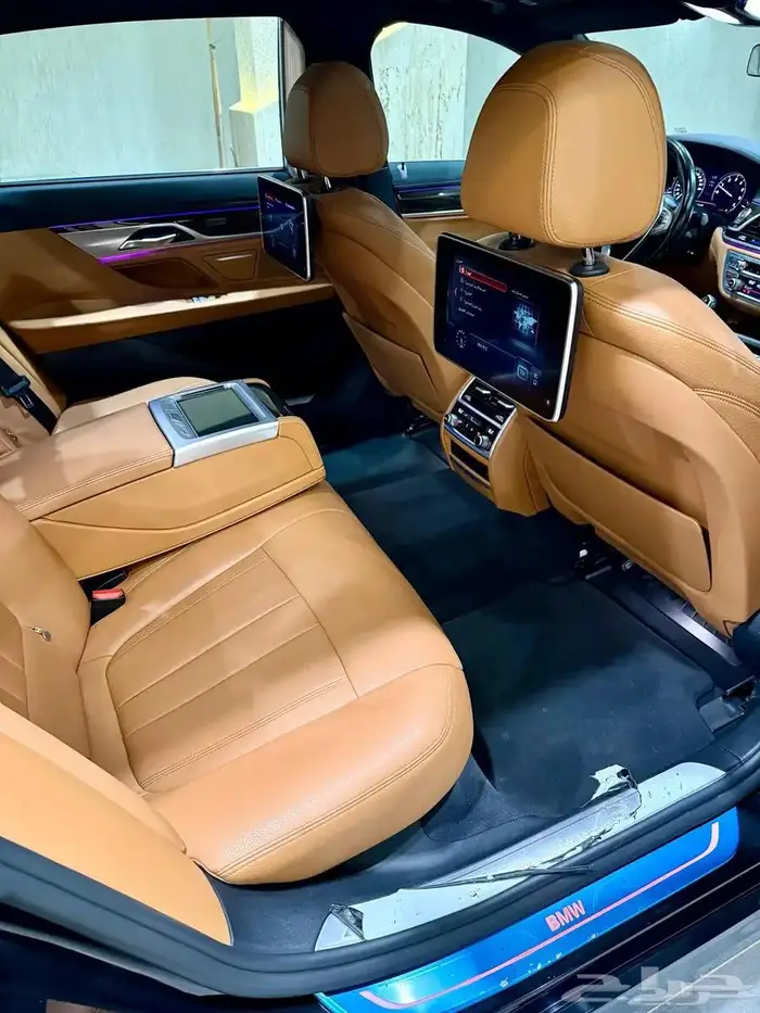 للبيع BMW740li 2018 فل كامل 12