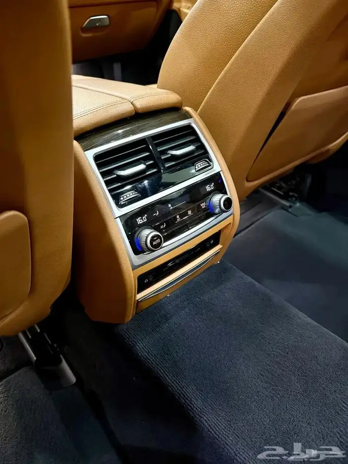 للبيع BMW740li 2018 فل كامل 13