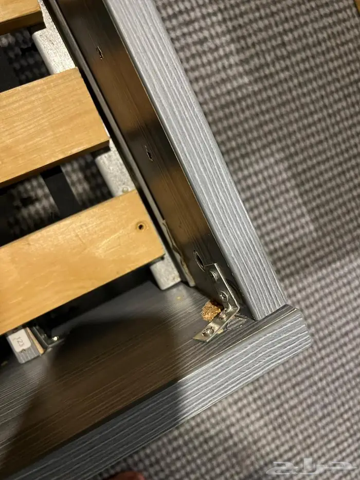 سرير من ابيات ومراية ومكتب من ايكيا 6