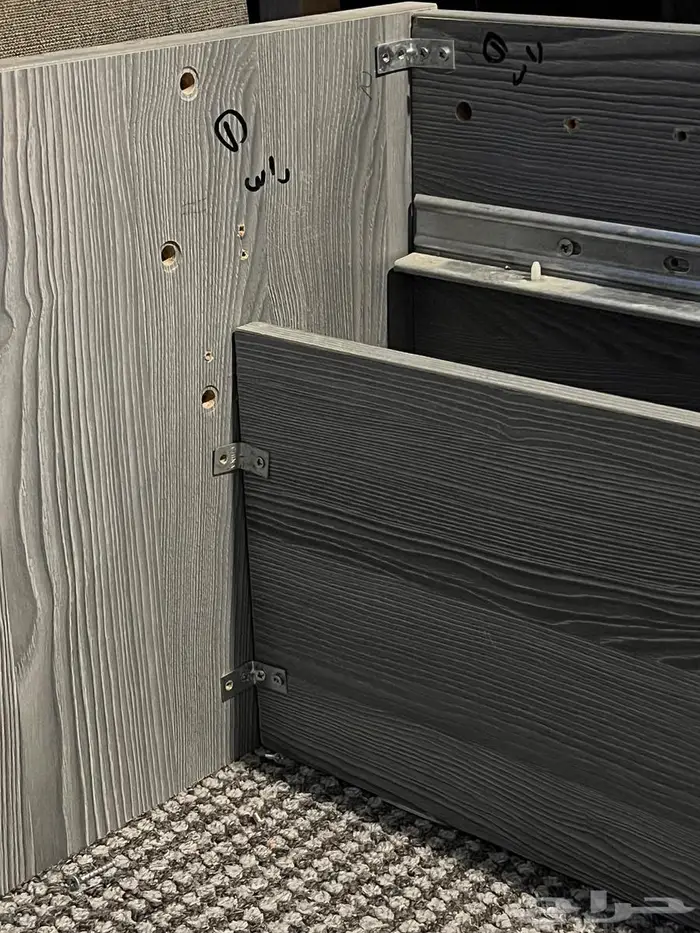 سرير من ابيات ومراية ومكتب من ايكيا 3