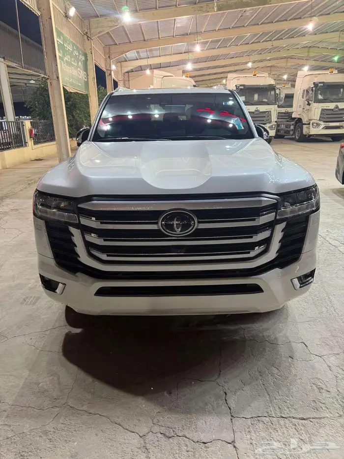 لاندكروزر 2024 GXR-L5 فل كامل سعودى ممشى 47500 الف 3