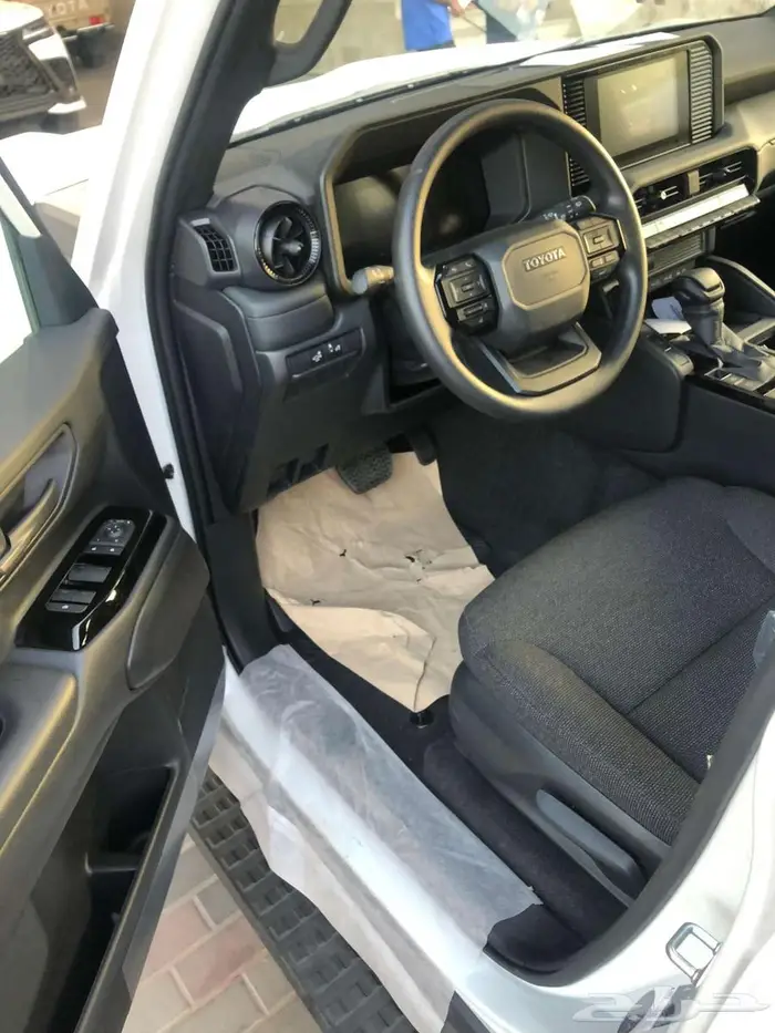 تويوتا برادو TXL1 بنزين 2025 أبيض بأقل سعر 1