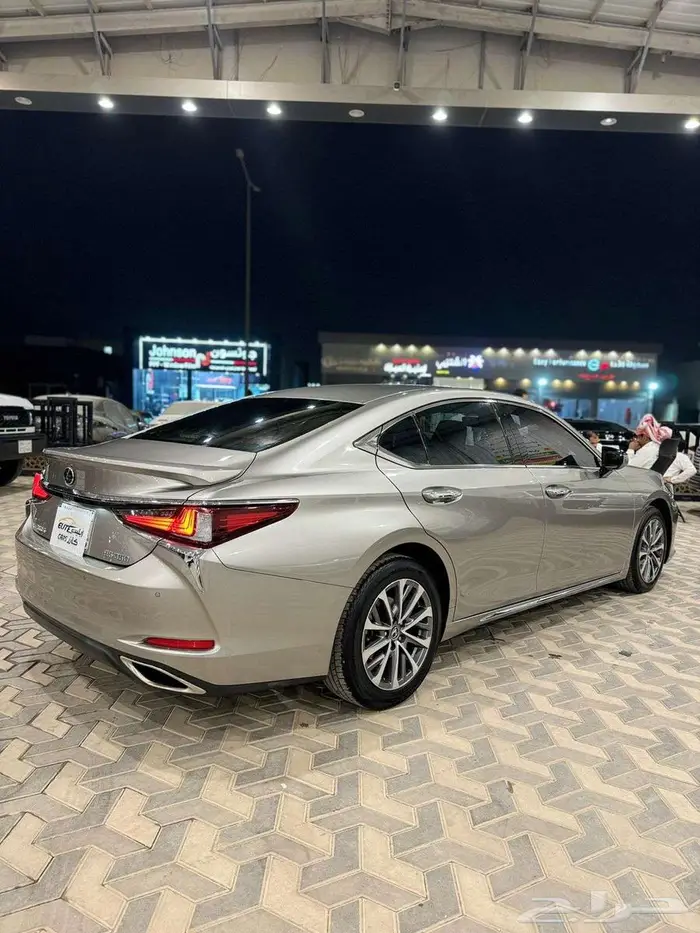 لكزس 350ES موديل 2023 3