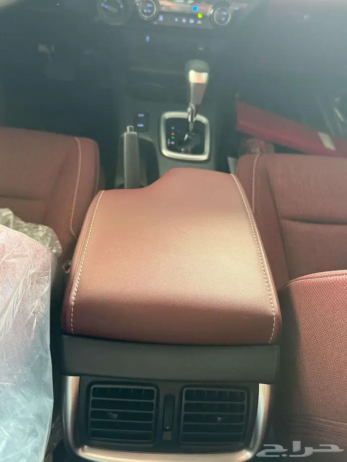 تويوتا هايلوكس SGLX بريمي بنزين 2.7 فل كامل دبل 2025 6