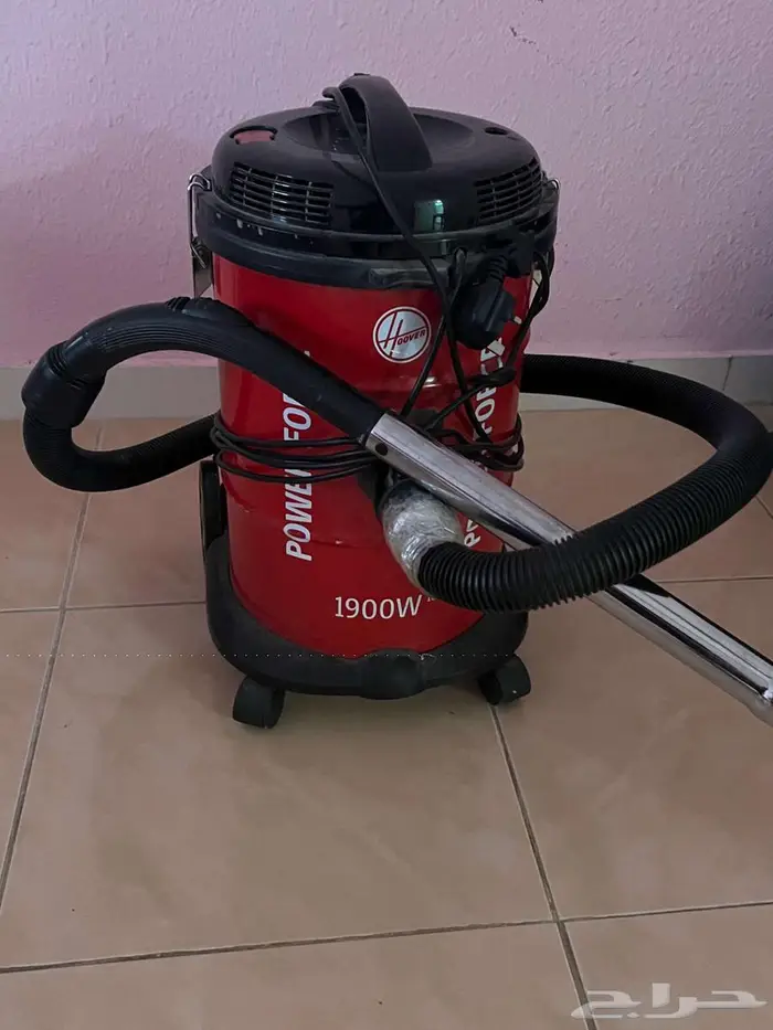 طاولة وسط مع رفوف بلاستيك مع مكنسة هوفر 2