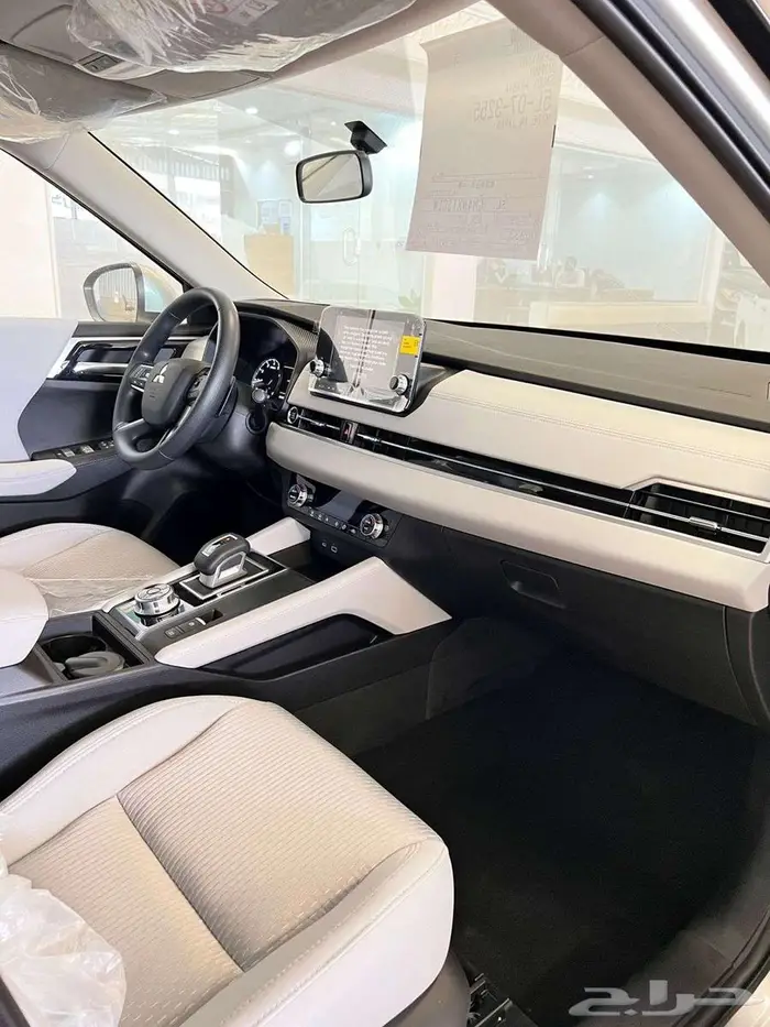 ميتسوبيشي اوتلاندر بدون دبل 5 مقاعد 2025 10