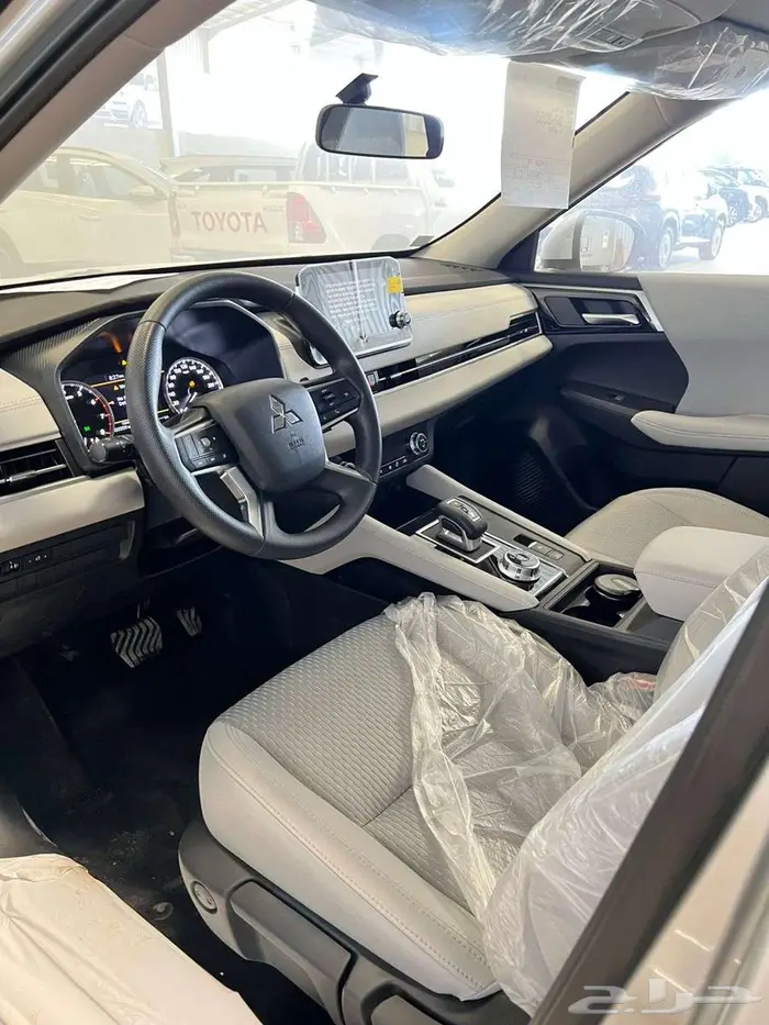 ميتسوبيشي اوتلاندر بدون دبل 5 مقاعد 2025 7