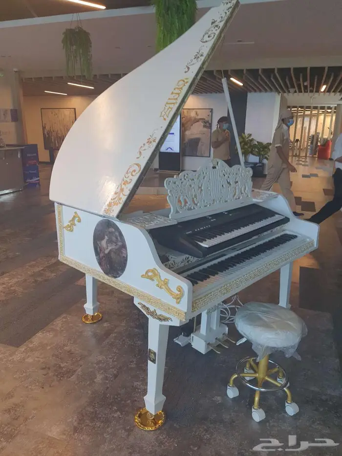 Piano digital req بيانو جراند رقمي انتيك 2 دور للبيع بالطلب 0