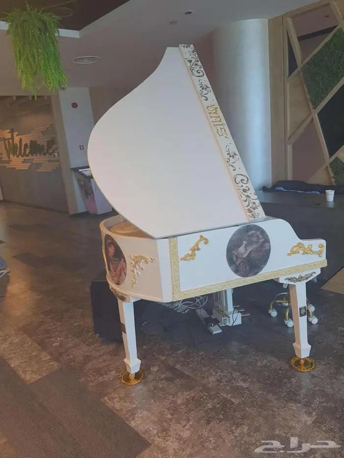 Piano digital req بيانو جراند رقمي انتيك 2 دور للبيع بالطلب 2