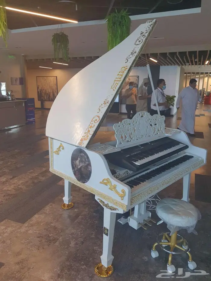Piano digital req بيانو جراند رقمي انتيك 2 دور للبيع بالطلب 1