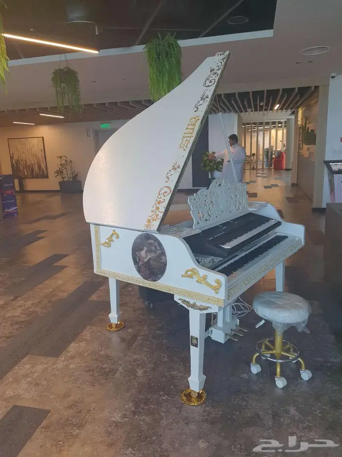 Piano digital req بيانو جراند رقمي انتيك 2 دور للبيع بالطلب 4
