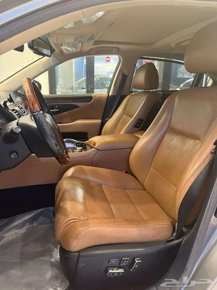 لكزس LS460 2016 9