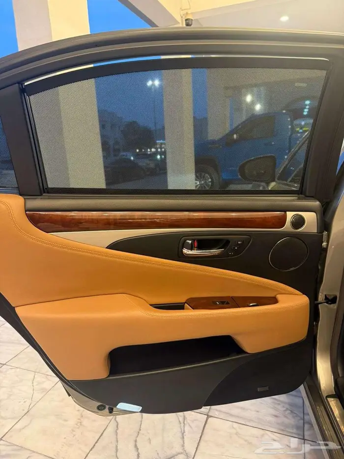 لكزس LS460 2016 11