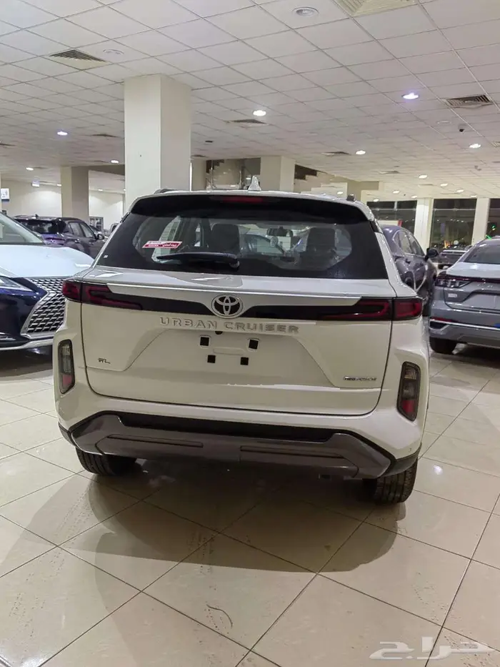 تويوتا اوربان 2026 استاندر 5