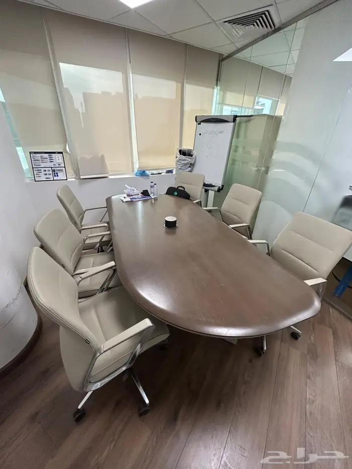 غرفة اجتماعات مع 6 كراسي 0