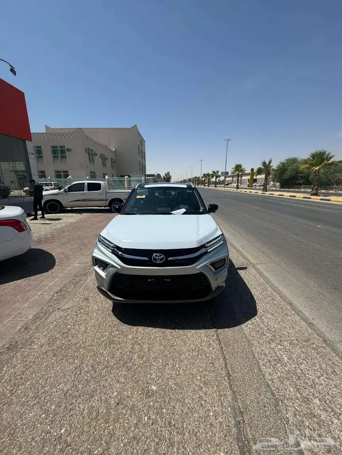 تويوتا اوربان كروزر GLX فل 2026 1