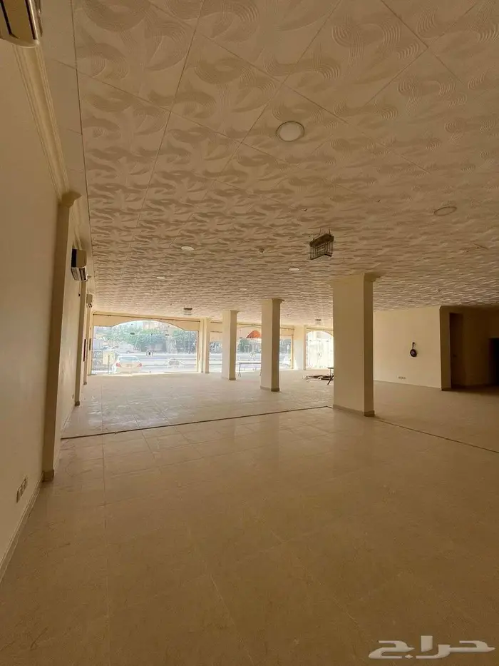 معرض للإيجار 3