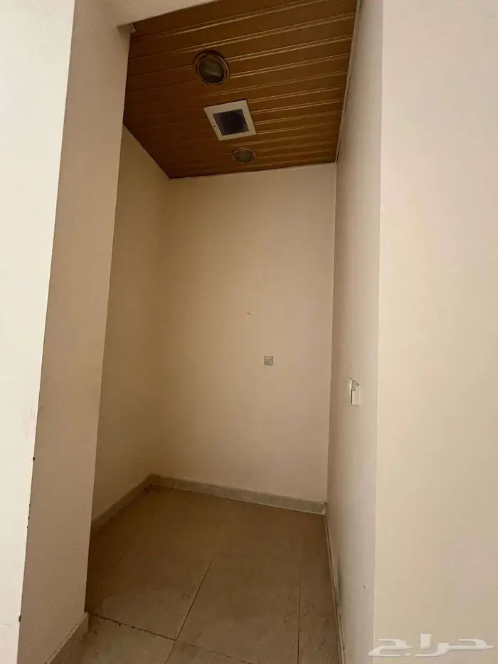 معرض للإيجار 5