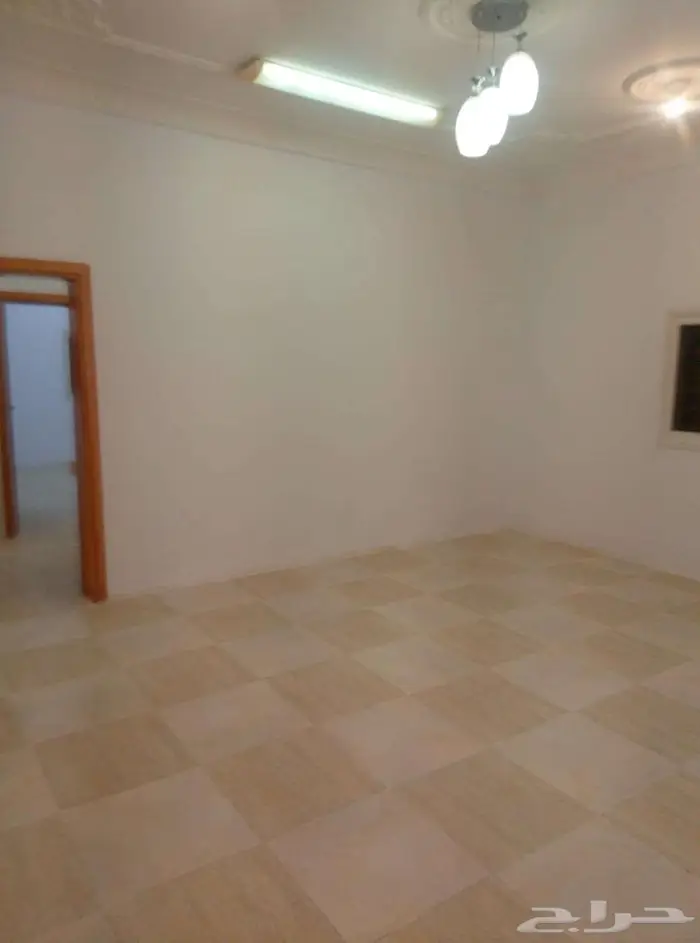 شقة بلاط غرفتين ومجلسين للعوايل بخميس مشيط 11