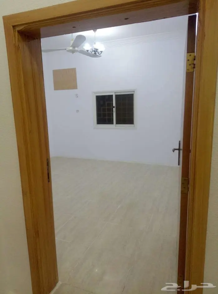 شقة بلاط غرفتين ومجلسين للعوايل بخميس مشيط 0