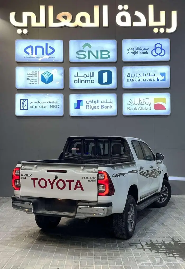 هايلكس GLX بنزين وديزل 2025 3